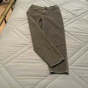 Levi’s black high waisted tapered jeans size 28